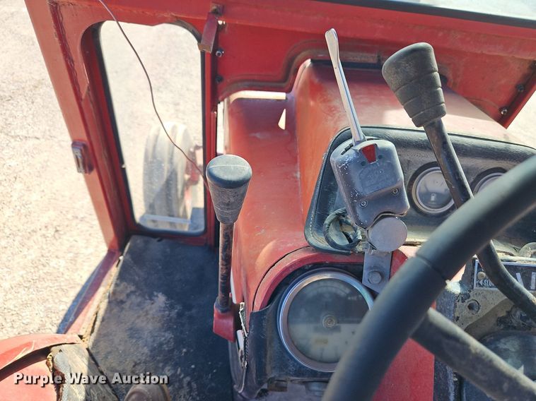 image for item EI3531 1975 International Harvester  Farmall 1066 tractor