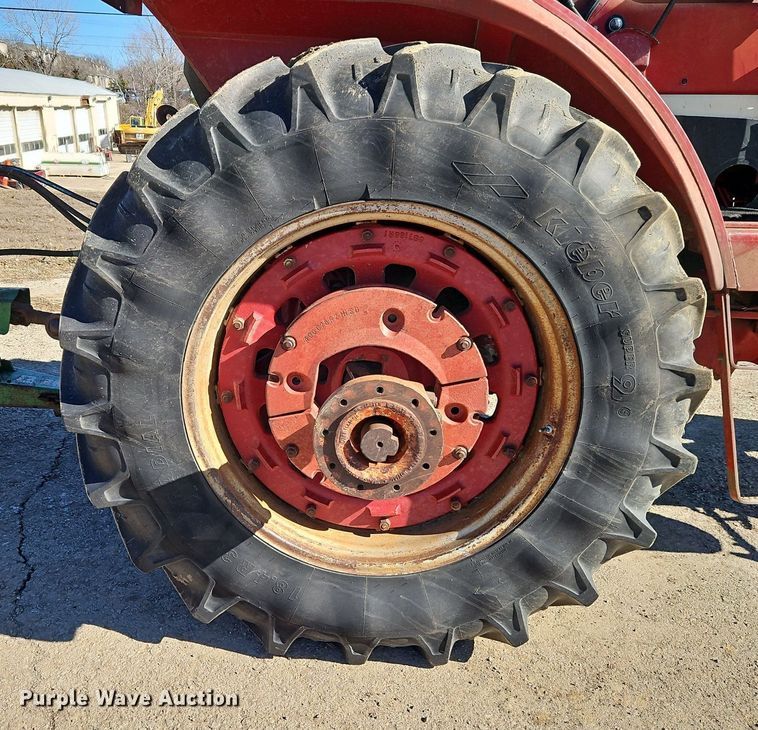 image for item EI3531 1975 International Harvester  Farmall 1066 tractor