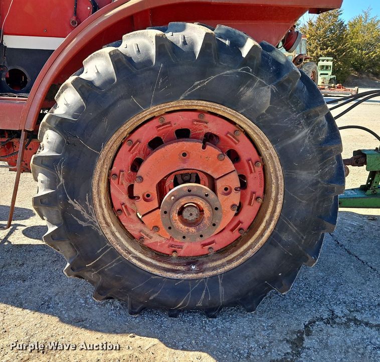 image for item EI3531 1975 International Harvester  Farmall 1066 tractor