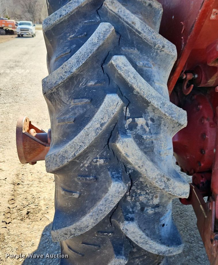 image for item EI3531 1975 International Harvester  Farmall 1066 tractor