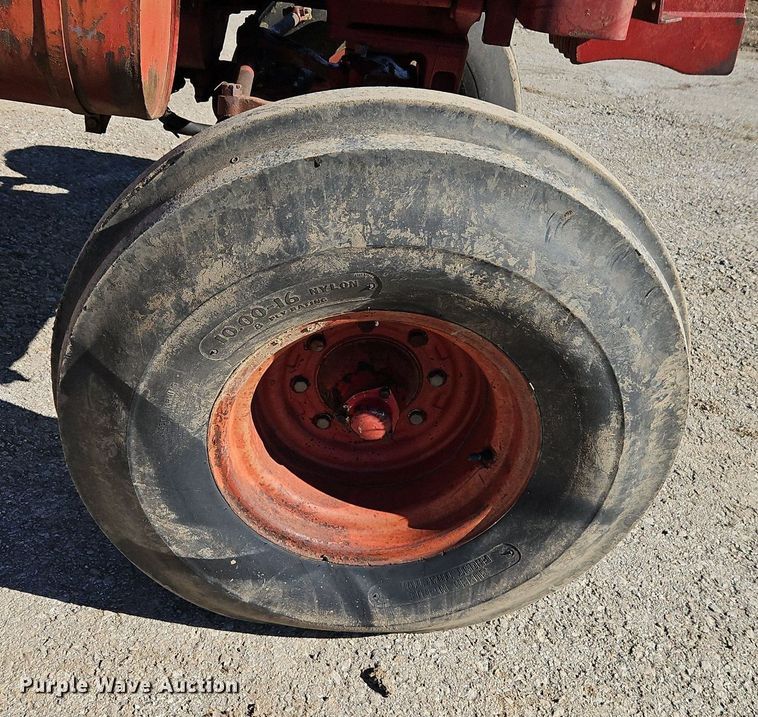 image for item EI3531 1975 International Harvester  Farmall 1066 tractor