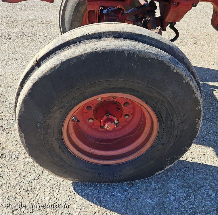 image for item EI3531 1975 International Harvester  Farmall 1066 tractor