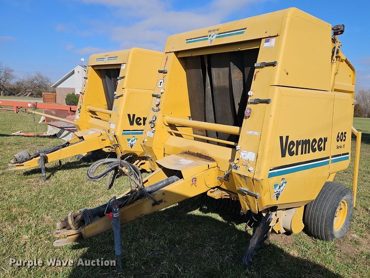 image for item EI3607 Vermeer 605K round baler