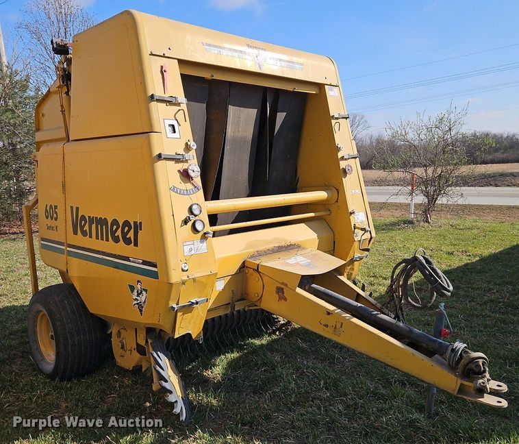 image for item EI3607 Vermeer 605K round baler