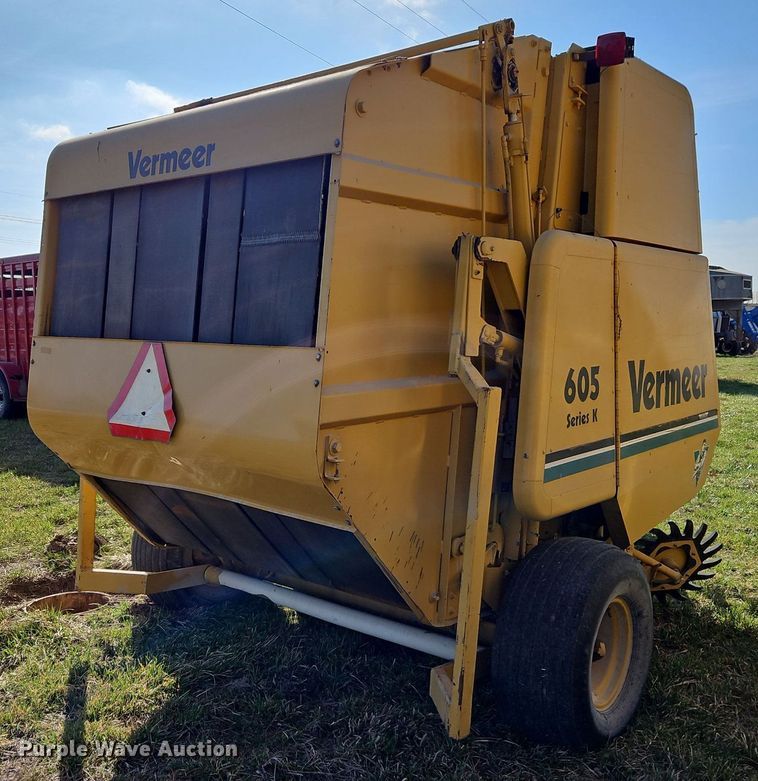 image for item EI3607 Vermeer 605K round baler