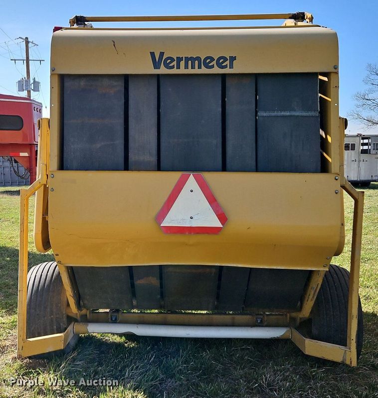 image for item EI3607 Vermeer 605K round baler