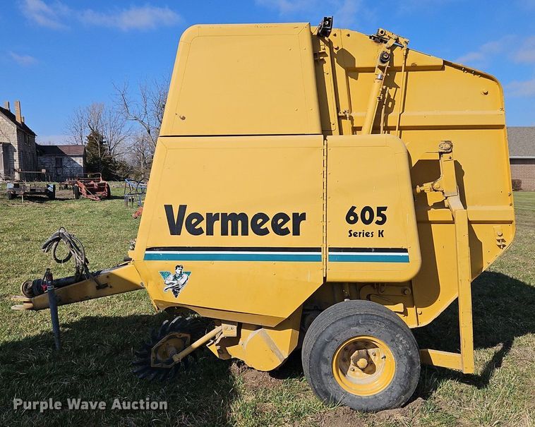 image for item EI3607 Vermeer 605K round baler