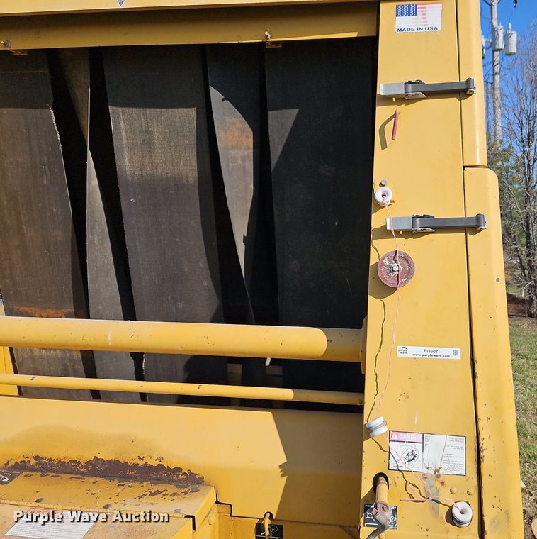 image for item EI3607 Vermeer 605K round baler