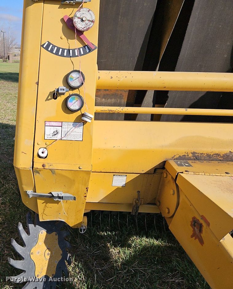 image for item EI3607 Vermeer 605K round baler