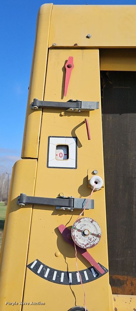 image for item EI3607 Vermeer 605K round baler