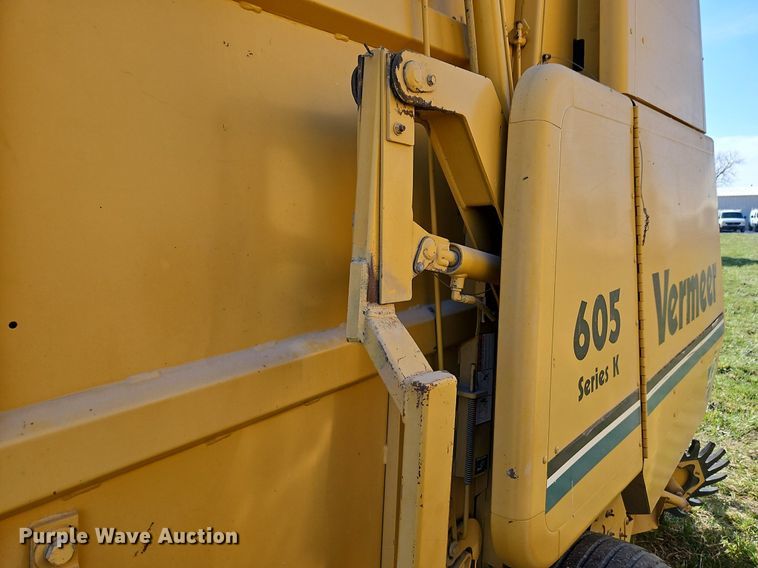 image for item EI3607 Vermeer 605K round baler