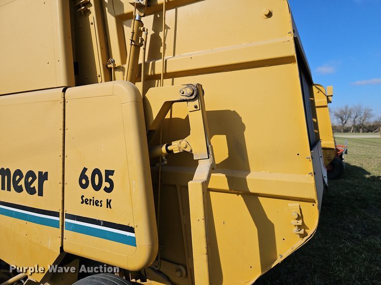 image for item EI3607 Vermeer 605K round baler