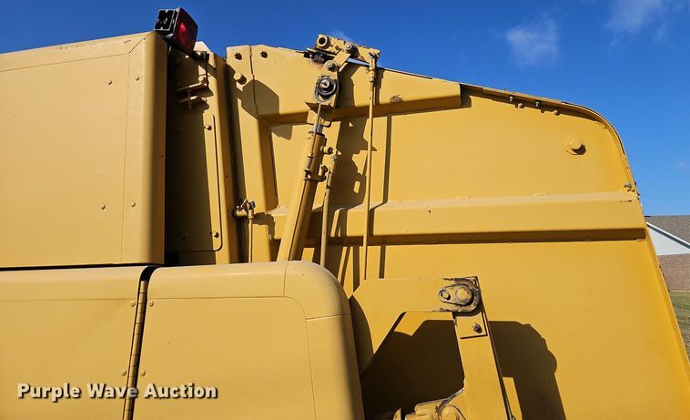 image for item EI3607 Vermeer 605K round baler