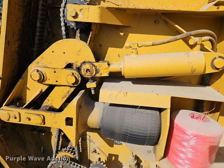 image for item EI3607 Vermeer 605K round baler