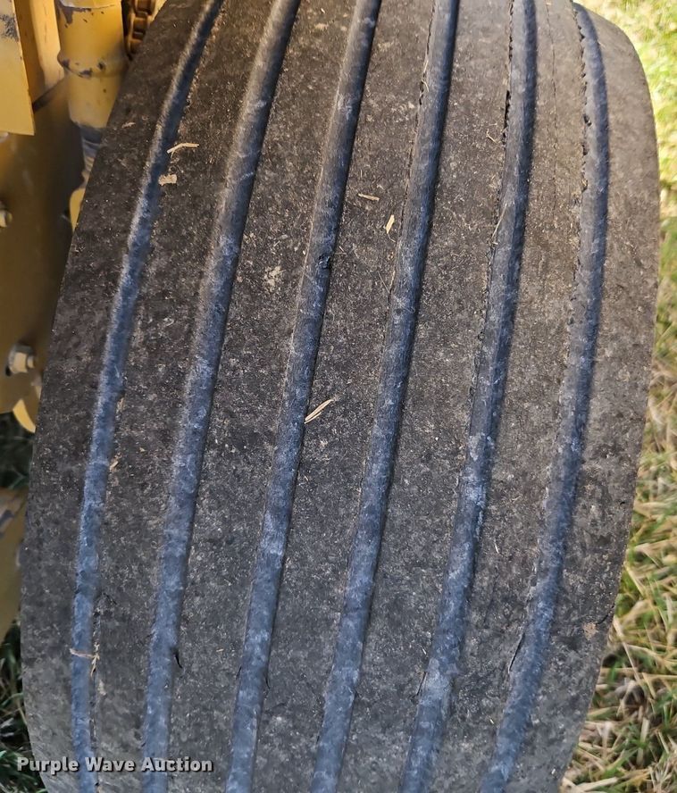 image for item EI3607 Vermeer 605K round baler