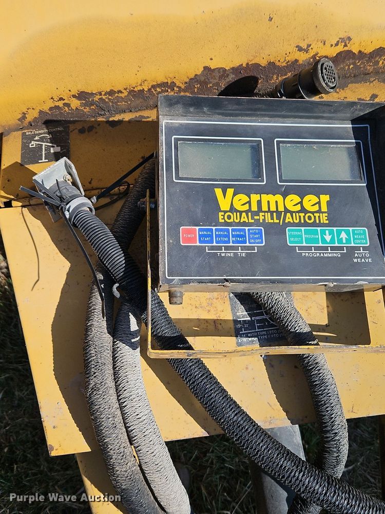 image for item EI3607 Vermeer 605K round baler