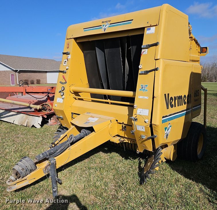 image for item EI3608 Vermeer 605K round baler