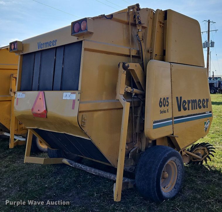 image for item EI3608 Vermeer 605K round baler