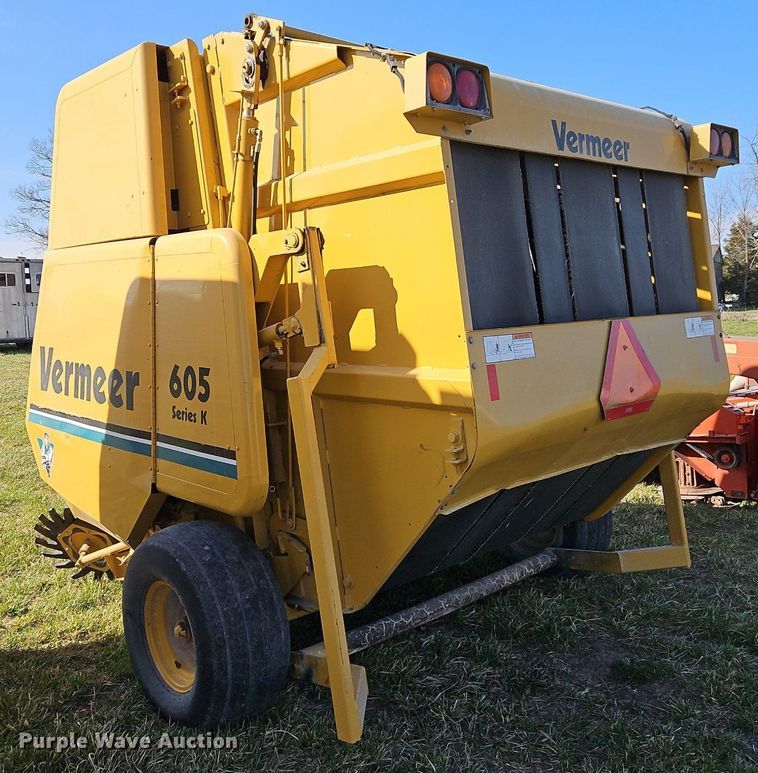 image for item EI3608 Vermeer 605K round baler