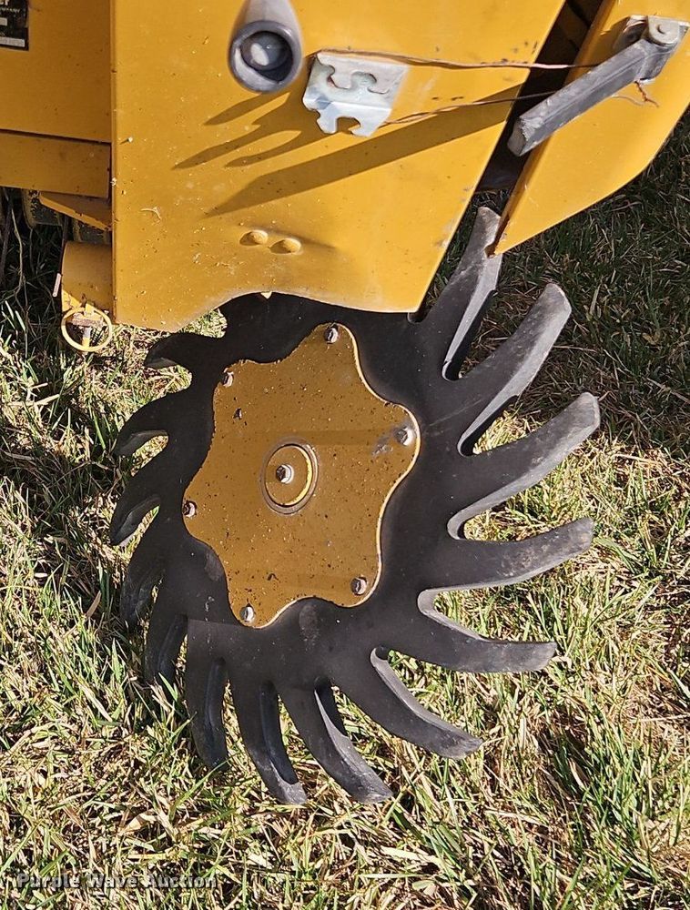 image for item EI3608 Vermeer 605K round baler