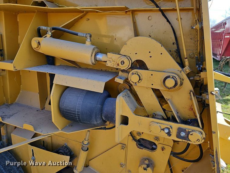 image for item EI3608 Vermeer 605K round baler