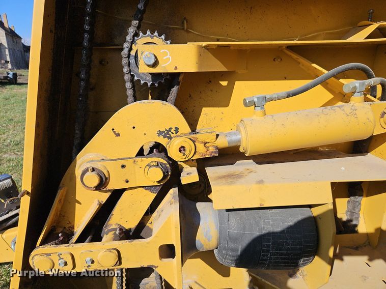 image for item EI3608 Vermeer 605K round baler