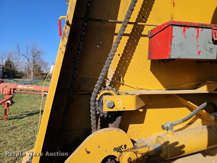 image for item EI3608 Vermeer 605K round baler