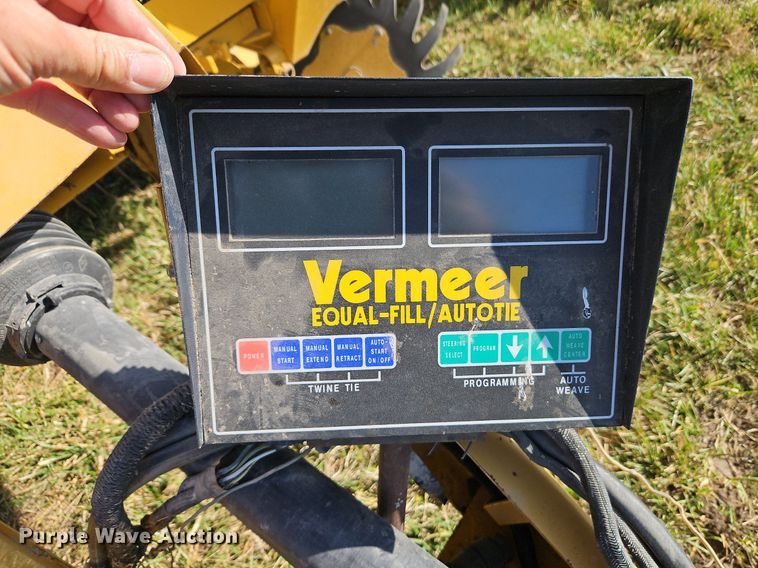 image for item EI3608 Vermeer 605K round baler