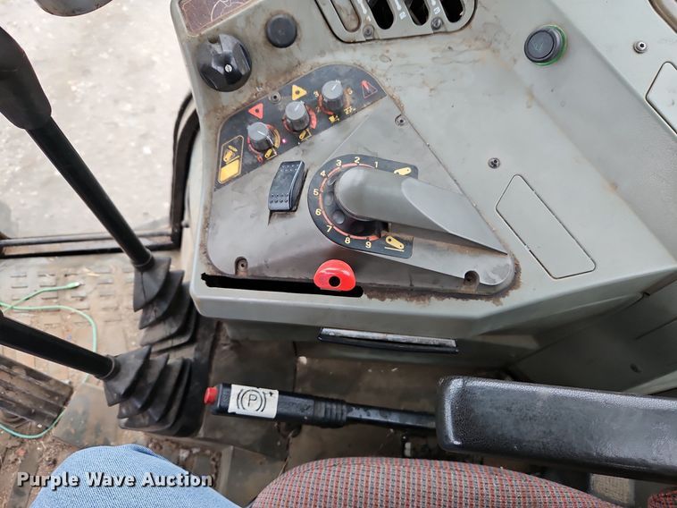 image for item EI3622 1995 Massey Ferguson  8160 MFWD tractor