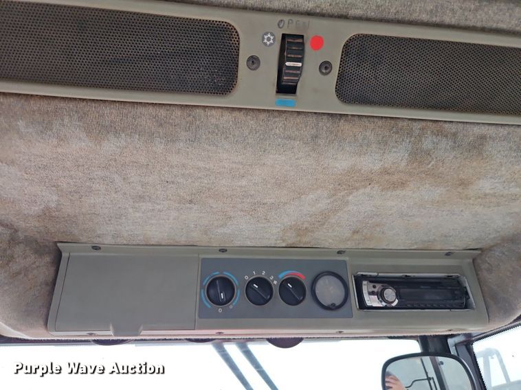 image for item EI3622 1995 Massey Ferguson  8160 MFWD tractor