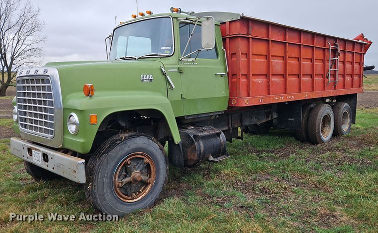 image for item EI3625 1974 Ford T880 Custom Cab grain truck