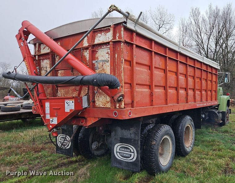 image for item EI3625 1974 Ford T880 Custom Cab grain truck