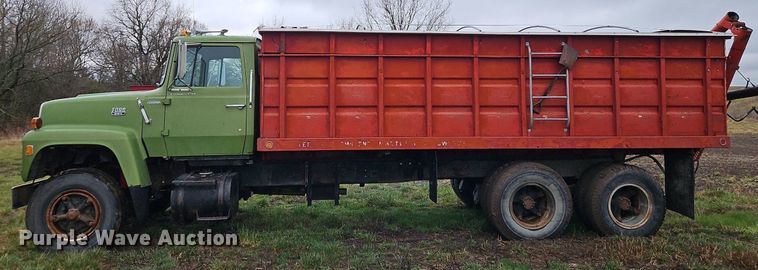 image for item EI3625 1974 Ford T880 Custom Cab grain truck
