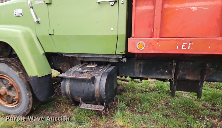 image for item EI3625 1974 Ford T880 Custom Cab grain truck