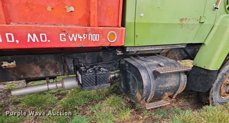 image for item EI3625 1974 Ford T880 Custom Cab grain truck