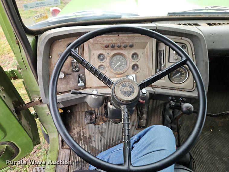 image for item EI3625 1974 Ford T880 Custom Cab grain truck