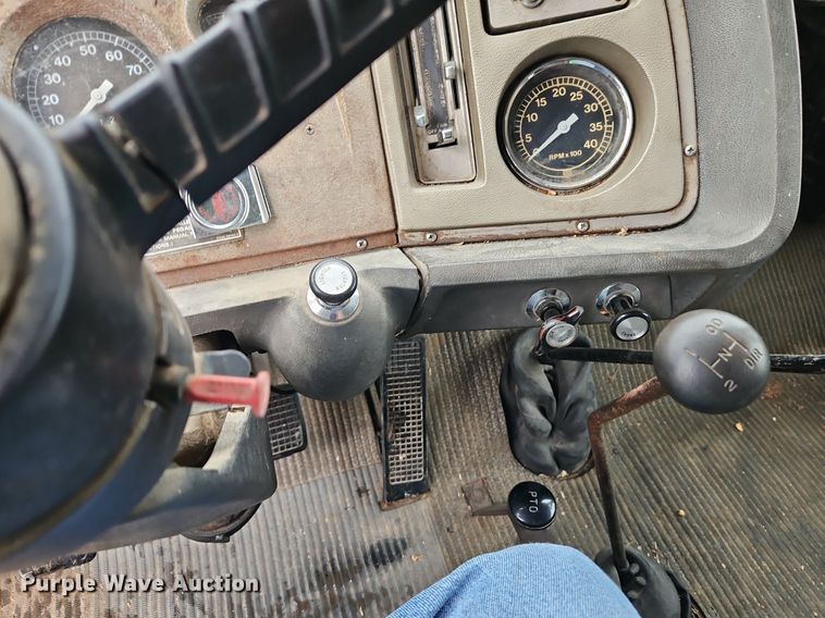 image for item EI3625 1974 Ford T880 Custom Cab grain truck