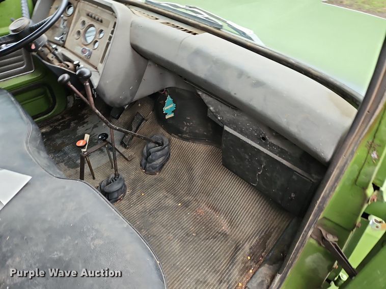 image for item EI3625 1974 Ford T880 Custom Cab grain truck