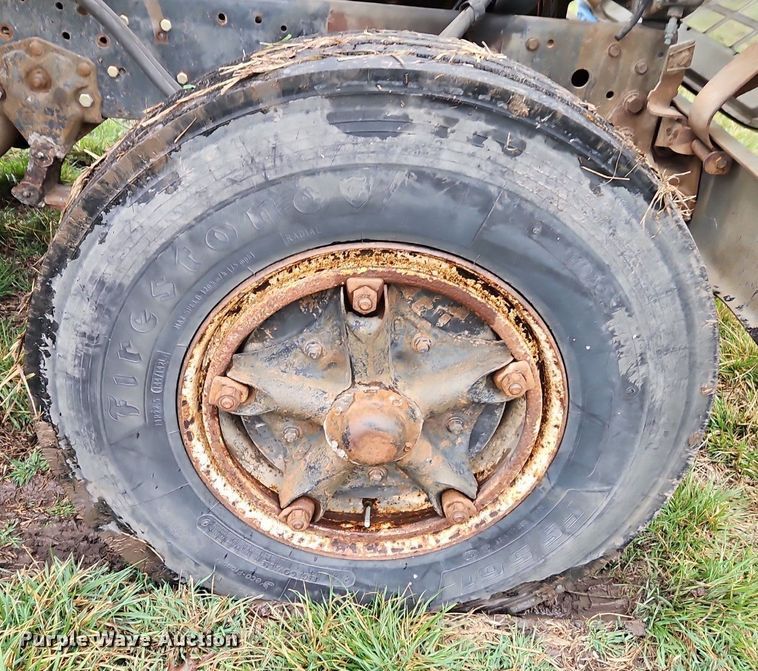 image for item EI3625 1974 Ford T880 Custom Cab grain truck