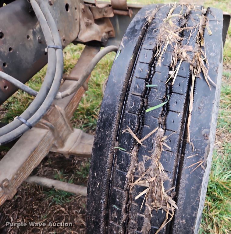 image for item EI3625 1974 Ford T880 Custom Cab grain truck