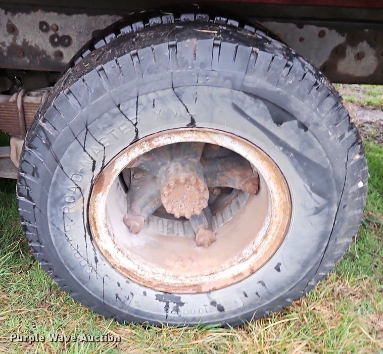 image for item EI3625 1974 Ford T880 Custom Cab grain truck