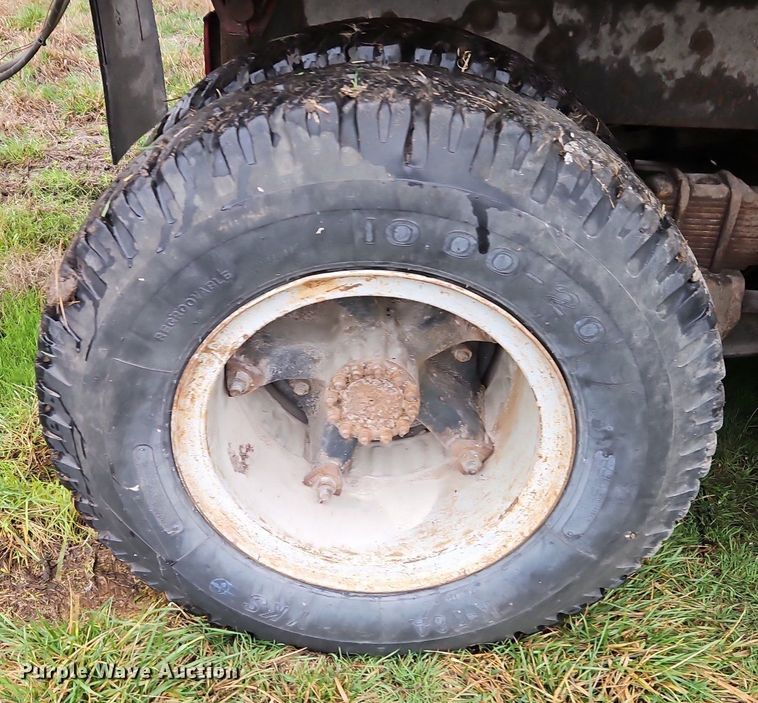 image for item EI3625 1974 Ford T880 Custom Cab grain truck