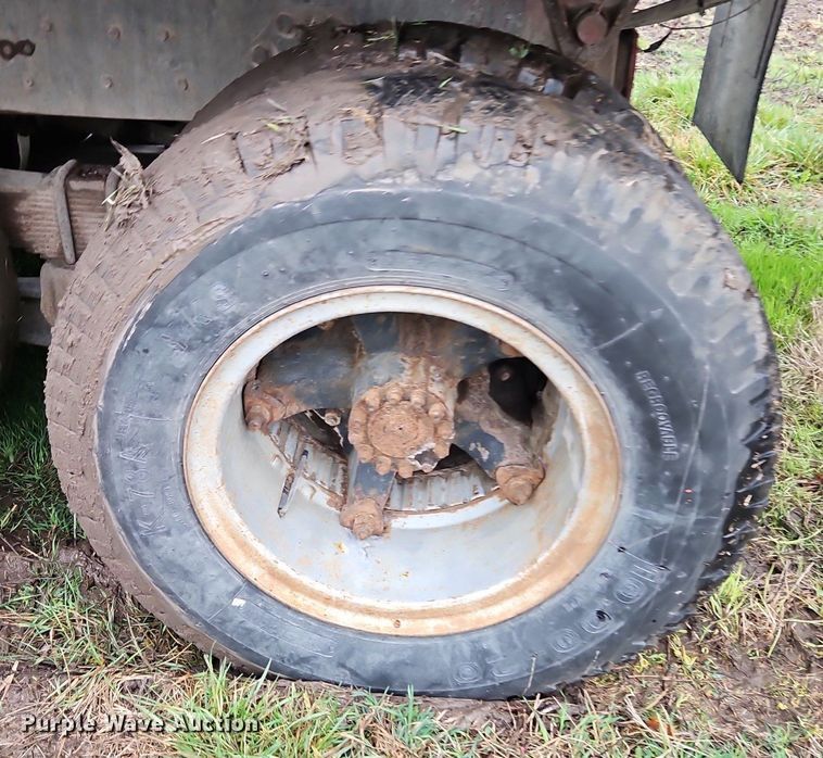 image for item EI3625 1974 Ford T880 Custom Cab grain truck