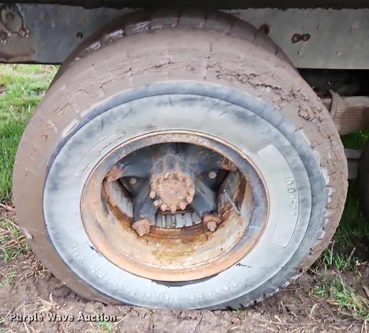 image for item EI3625 1974 Ford T880 Custom Cab grain truck