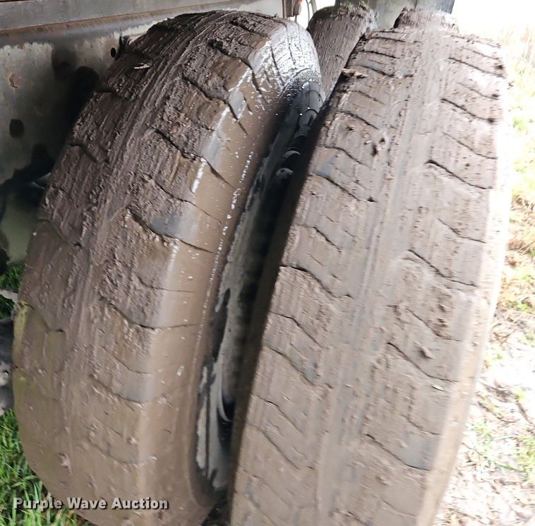 image for item EI3625 1974 Ford T880 Custom Cab grain truck