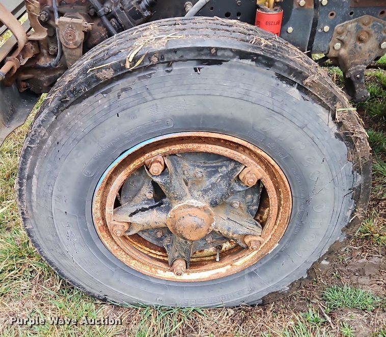 image for item EI3625 1974 Ford T880 Custom Cab grain truck