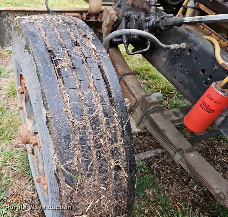 image for item EI3625 1974 Ford T880 Custom Cab grain truck