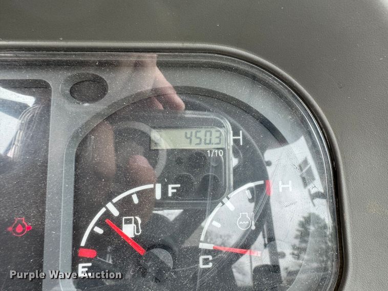 image for item EJ0324 2016 Mahindra 2565 MFWD tractor