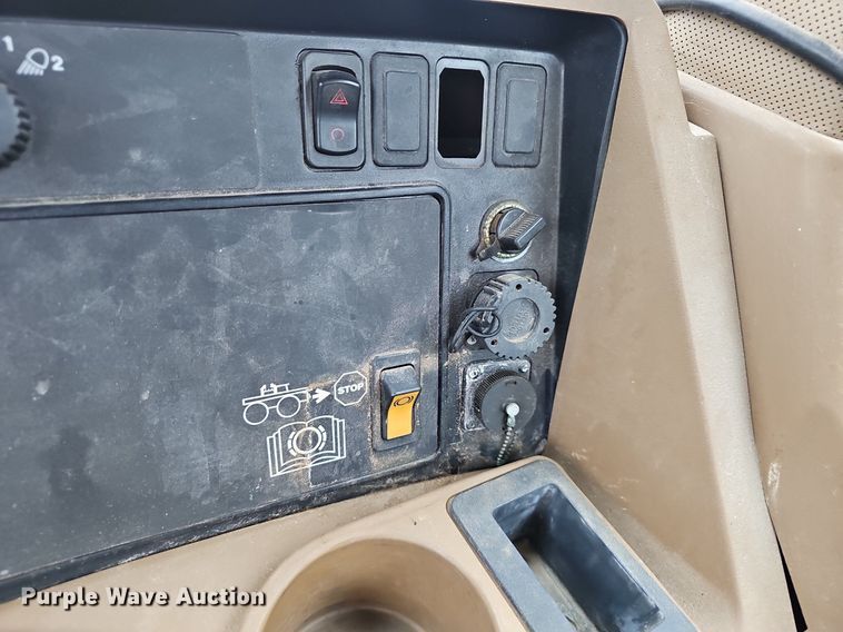 image for item EJ6052 2011 John Deere 4930 spreader