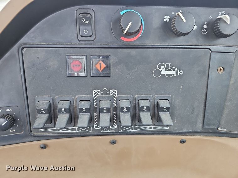 image for item EJ6052 2011 John Deere 4930 spreader